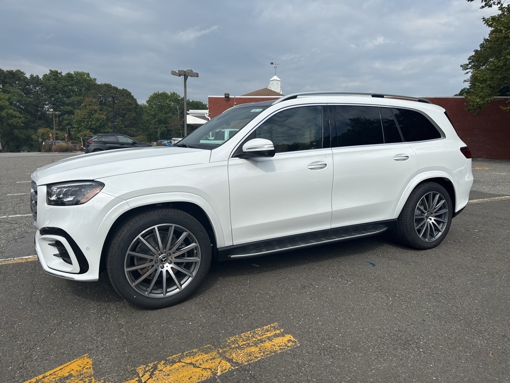 2026 Mercedes Benz GLS 580 4MATIC photo 4