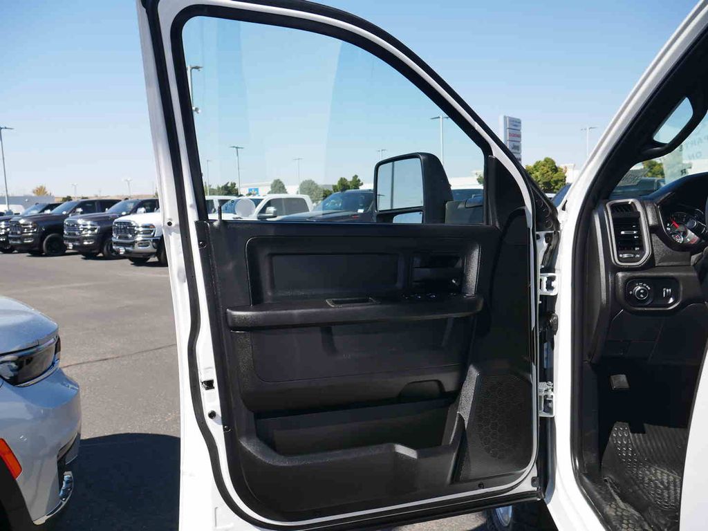 2024 Ram 3500 Tradesman photo 28