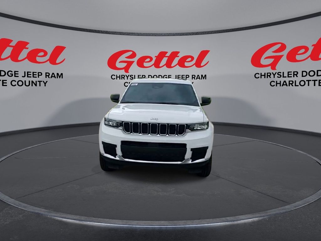 2025 Jeep Grand Cherokee Laredo Altitude photo 3