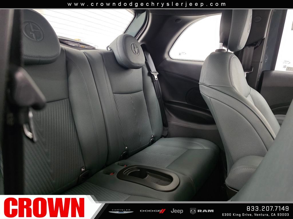 2025 Fiat 500e La Prima photo 11