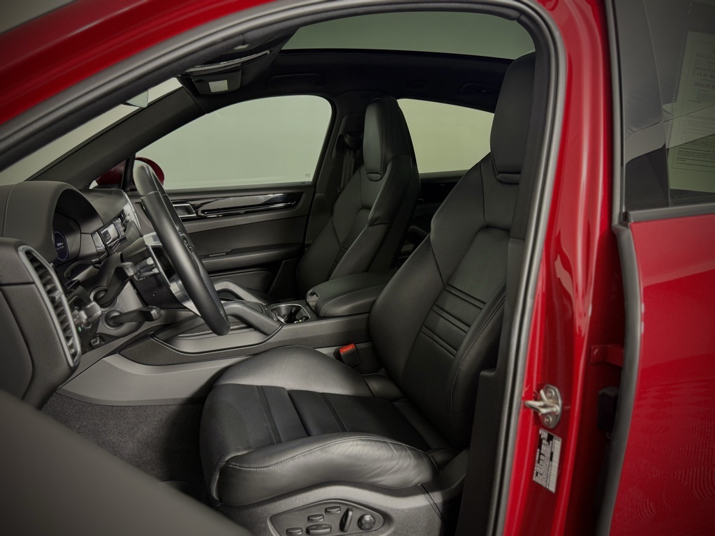2023 Porsche Cayenne Coupe photo 5