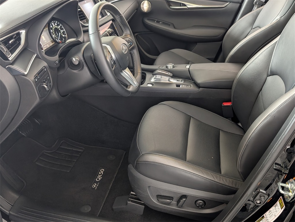 2025 Infiniti QX50 Luxe AWD photo 5