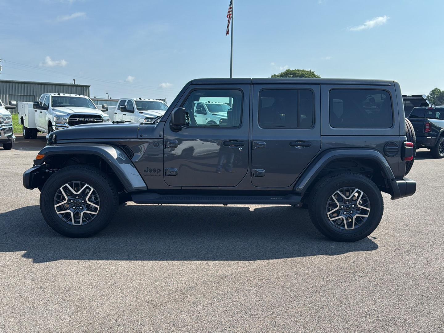 2025 Jeep Wrangler Sahara photo 3