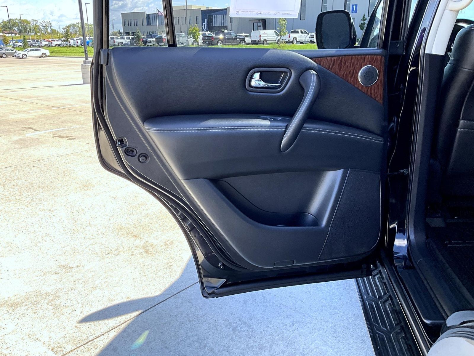 2019 Nissan Armada SV photo 15