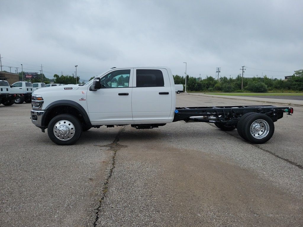 2025 Ram 5500 photo 4