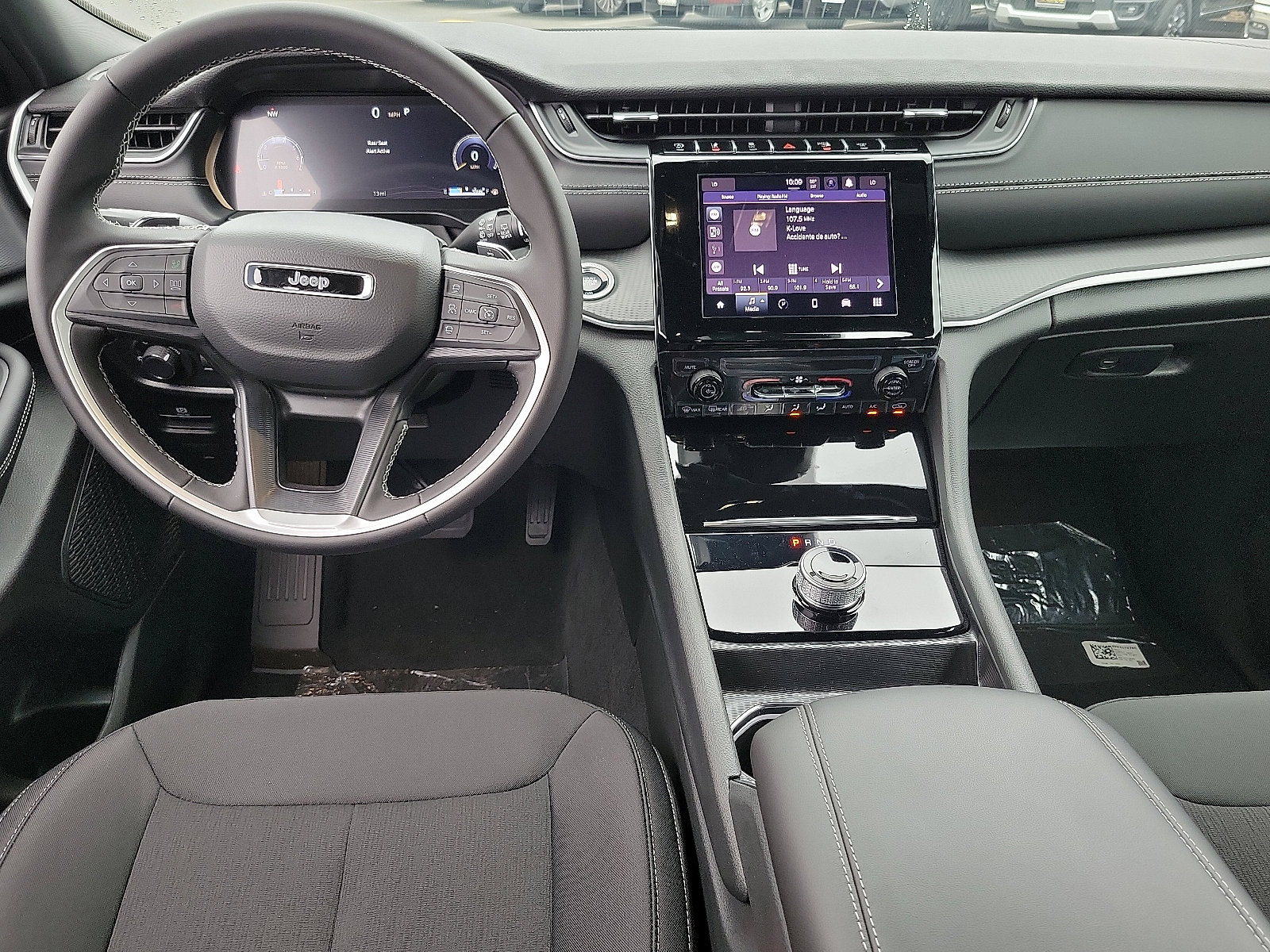 2025 Jeep Grand Cherokee Laredo photo 4