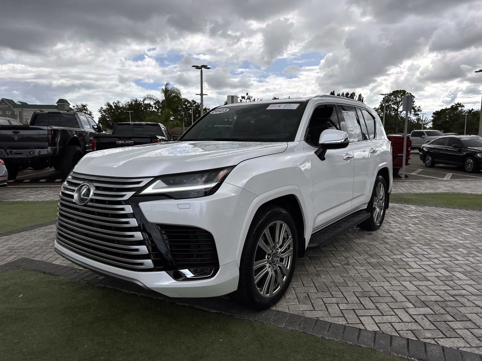 2023 Lexus LX 600 Ultra Luxury photo 4