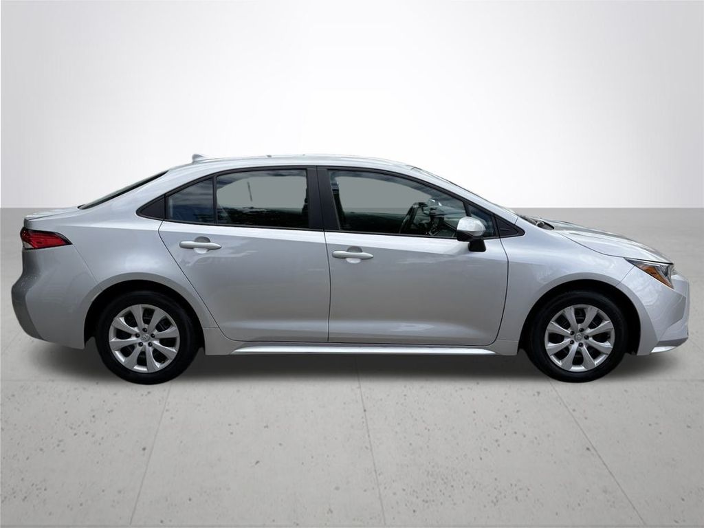 2022 Toyota Corolla LE photo 6