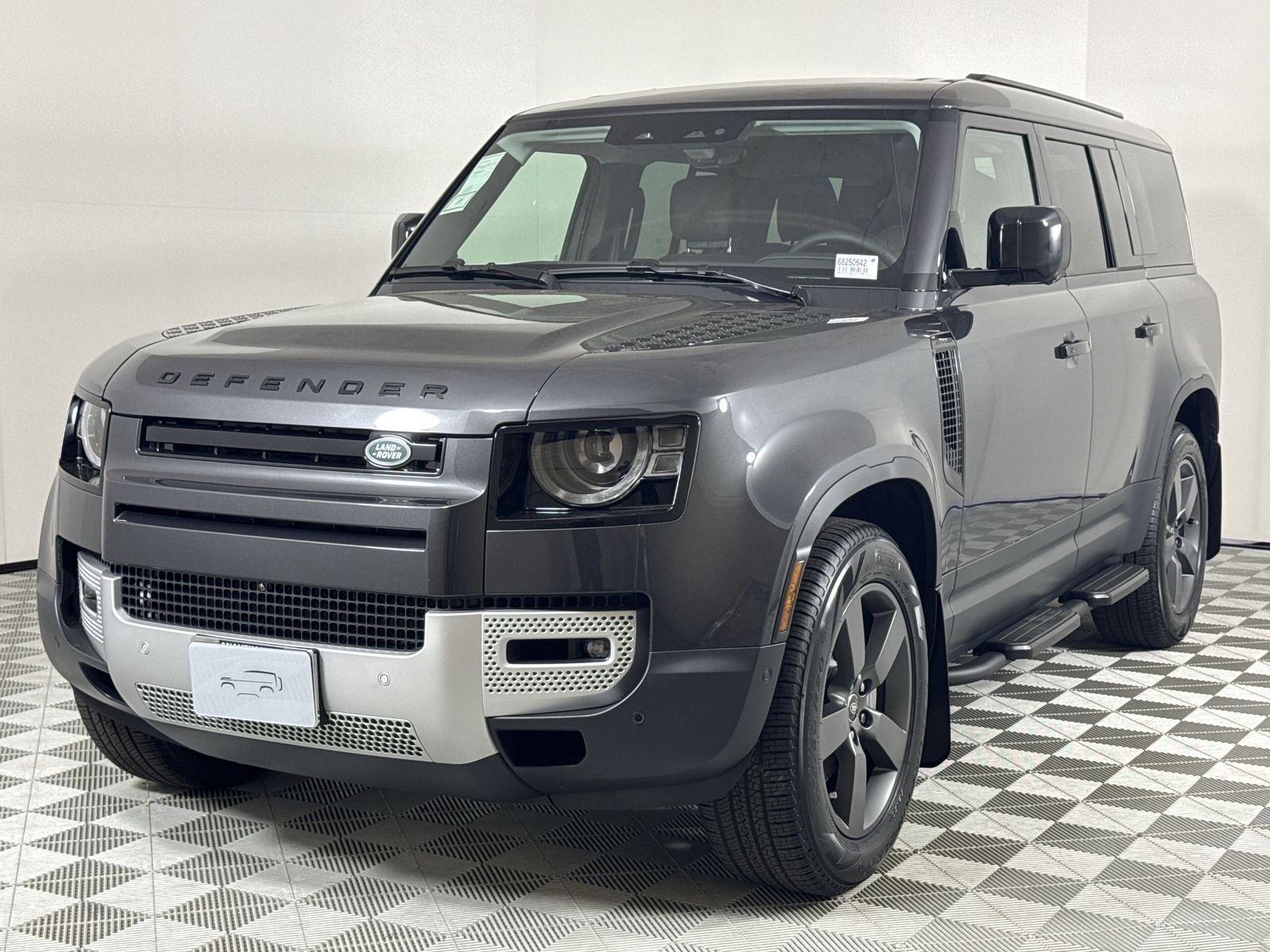 2025 Land Rover Defender S's photo