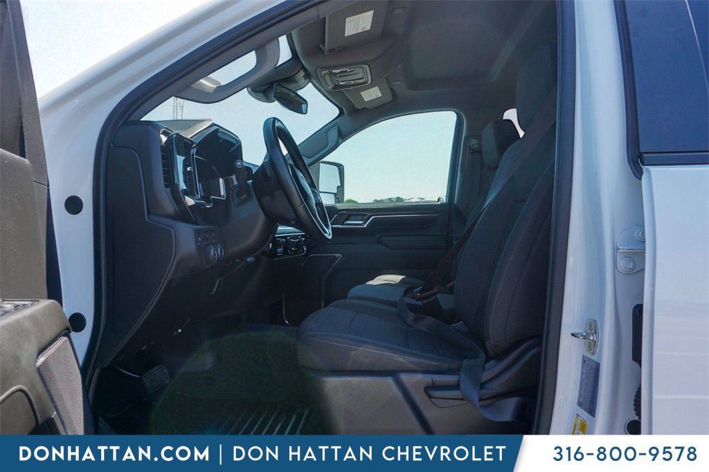 2024 Chevrolet Silverado 3500HD LT photo 3