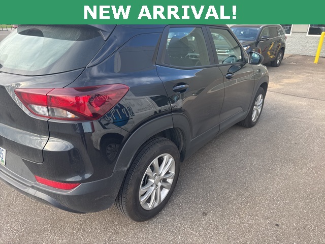 2023 Chevrolet Trailblazer LS photo 2