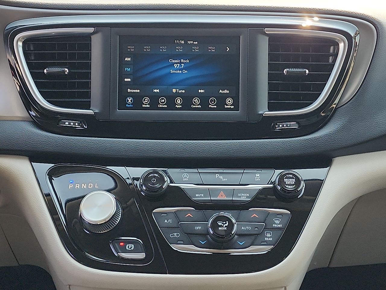 2020 Chrysler Pacifica Touring L photo 15