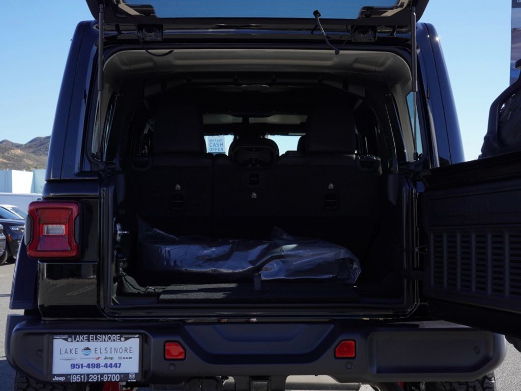 New 2026 Black Clear-Coat Exterior Paint Jeep Rubicon image 5