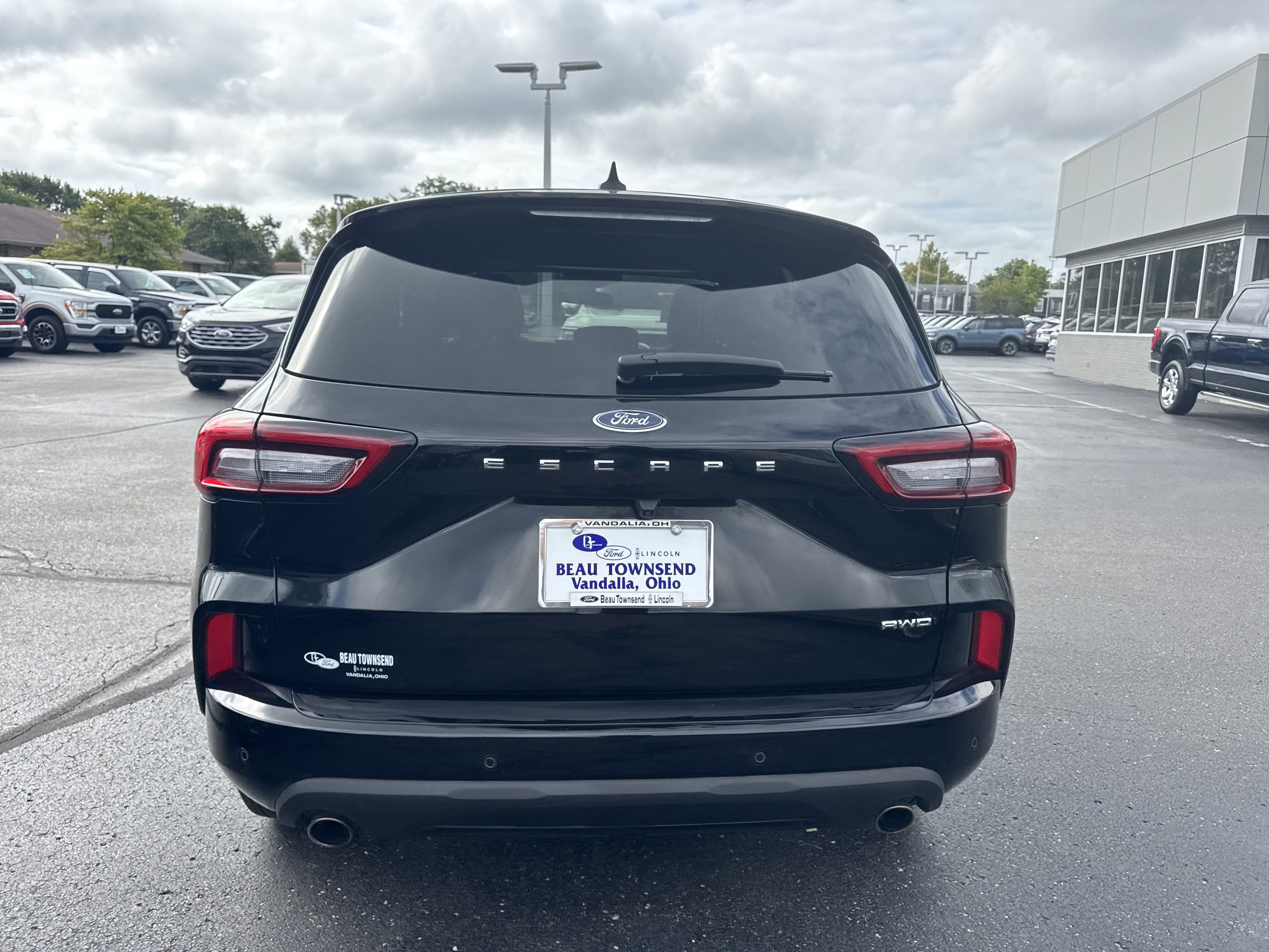 2023 Ford Escape ST-Line photo 2
