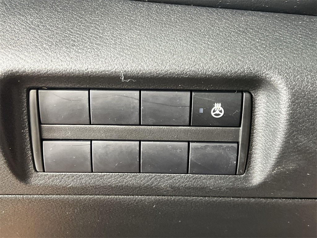 2023 Nissan Kicks SR photo 19