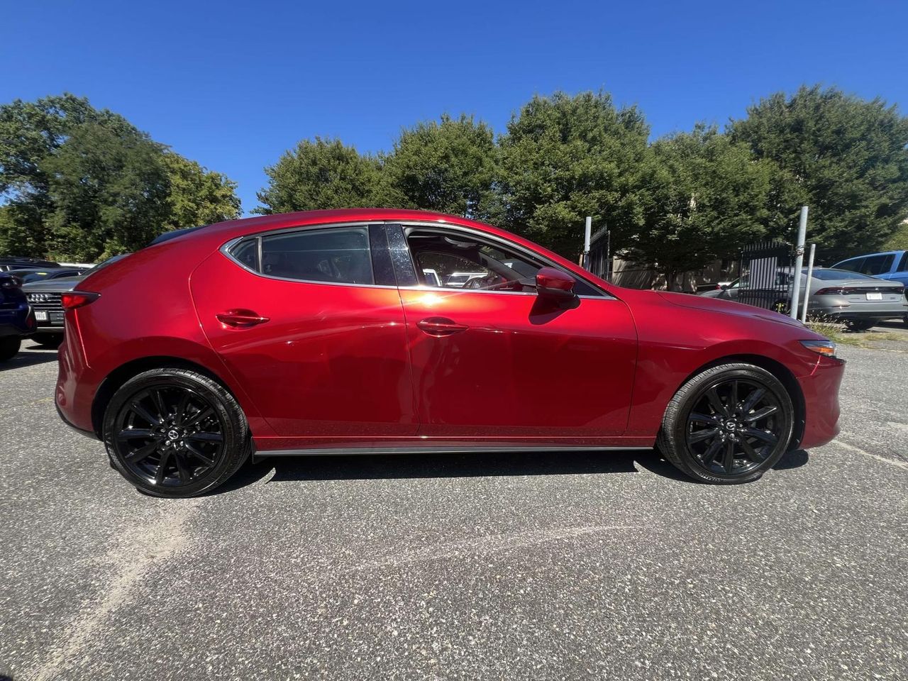2022 Mazda Mazda3 Hatchback Premium photo 3