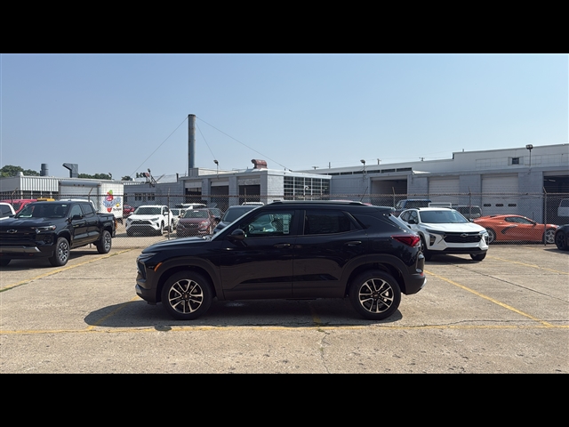 2026 Chevrolet Trailblazer LT photo 2