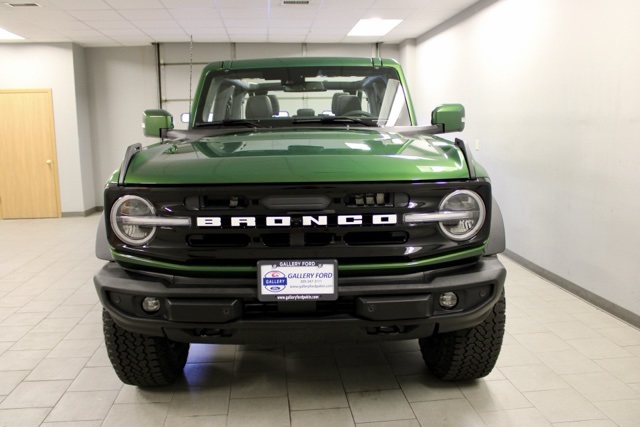 2025 Ford Bronco Outer Banks photo 2