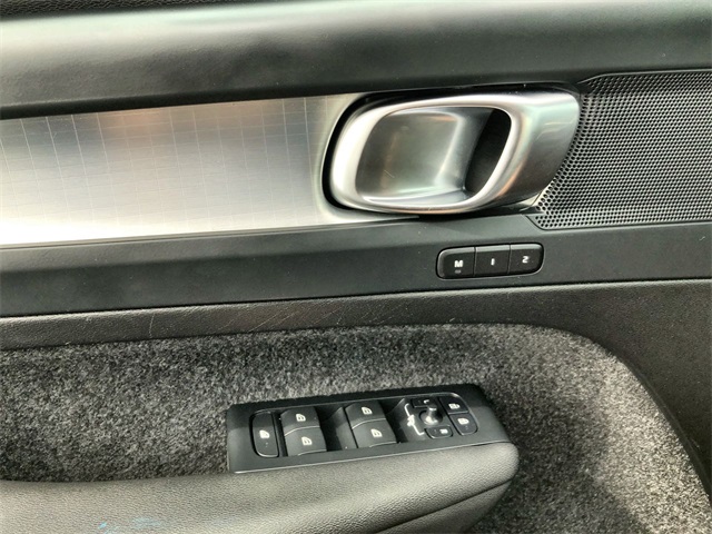 2024 Volvo XC40 Core photo 3