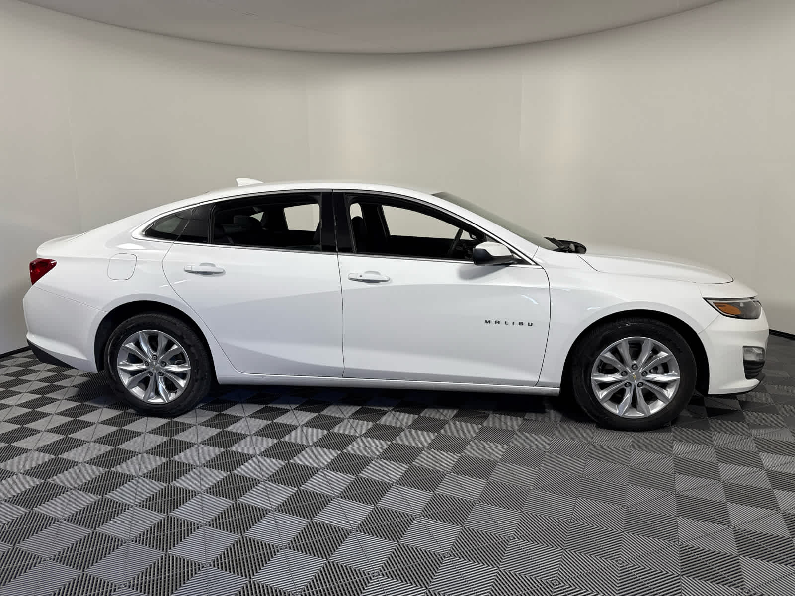 2024 Chevrolet Malibu 1LT photo 8