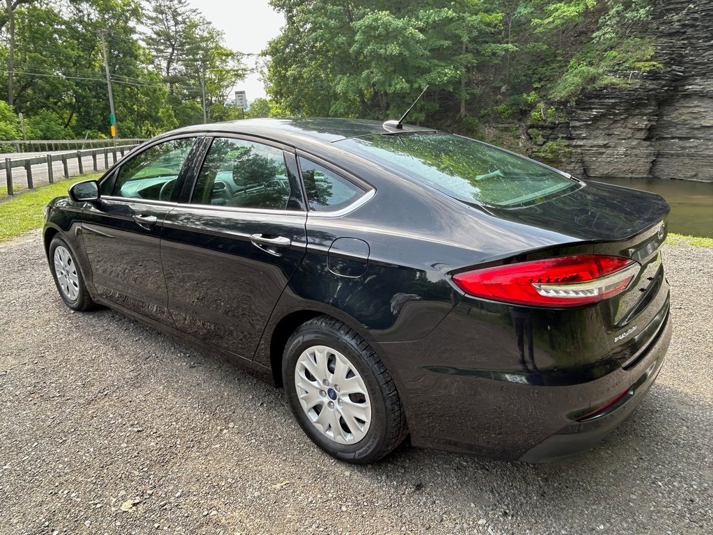 2019 Ford Fusion S photo 3