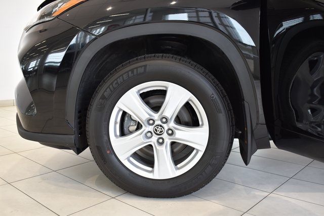 2024 Toyota Highlander LE photo 22
