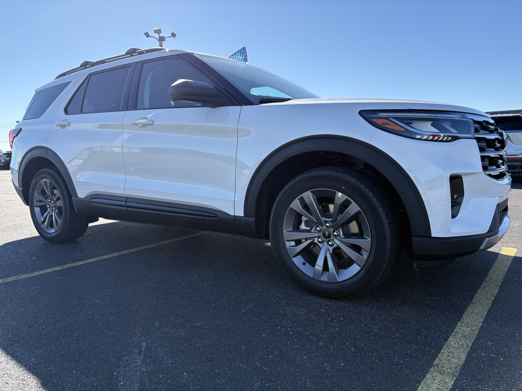2026 Ford Explorer photo 3