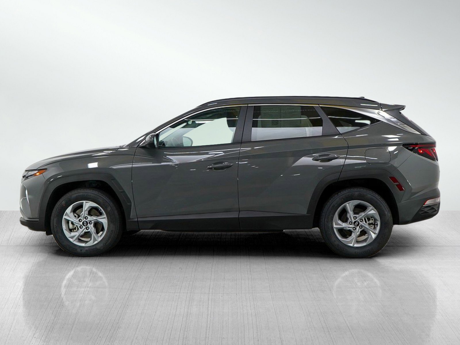 Used 2024 Hyundai Tucson SEL with VIN 5NMJBCDE7RH389027 for sale in Minneapolis, Minnesota