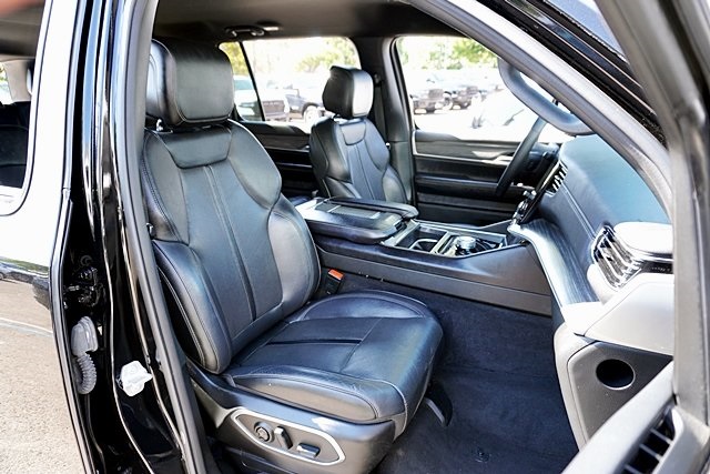 2023 Jeep Wagoneer L Series II photo 11
