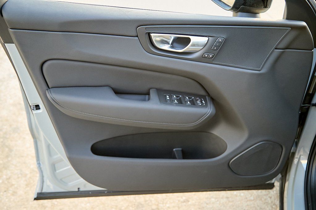 2026 VOLVO XC60 - Image 8