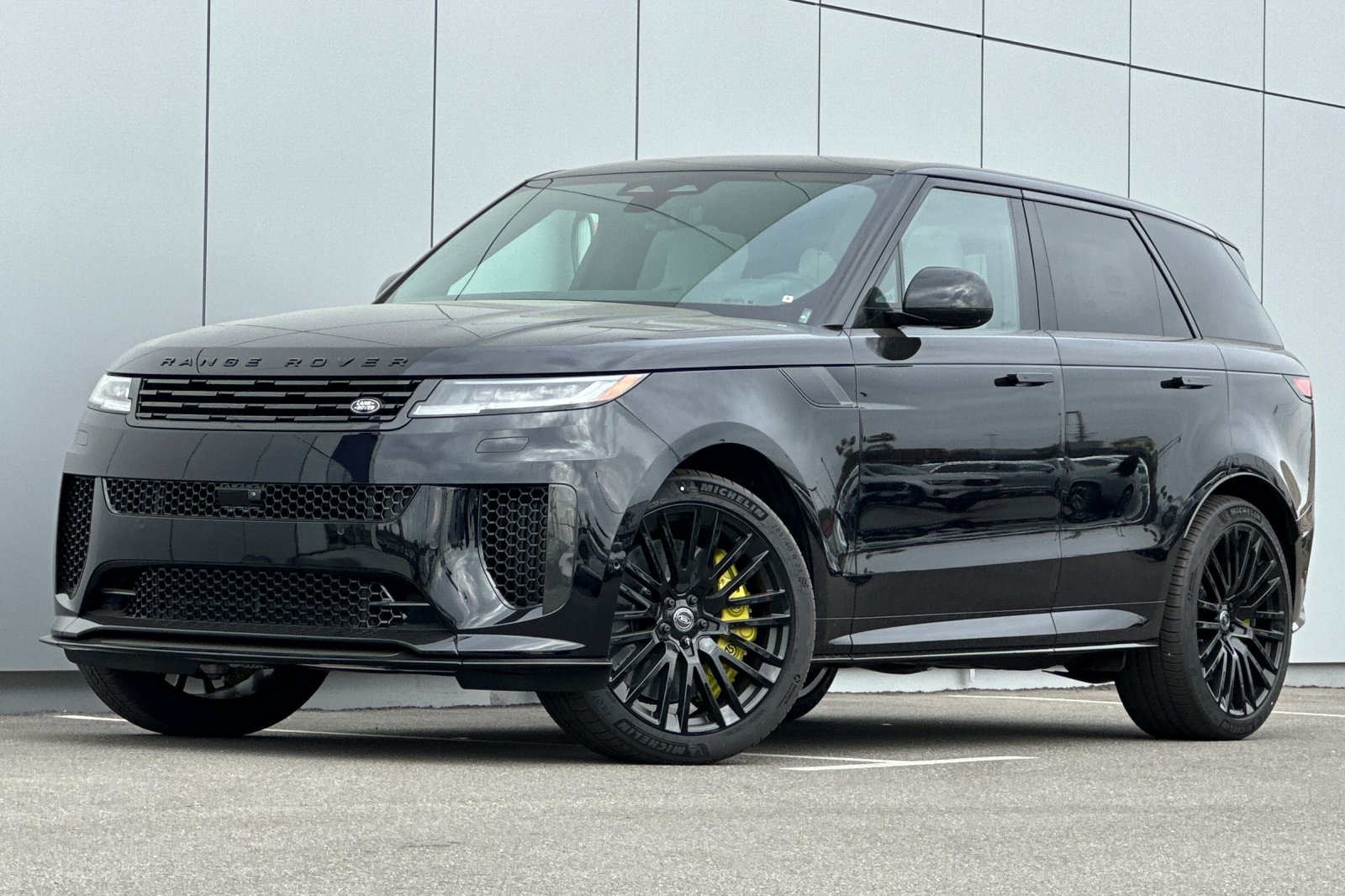 2025 Land Rover Range Rover Sport photo 2