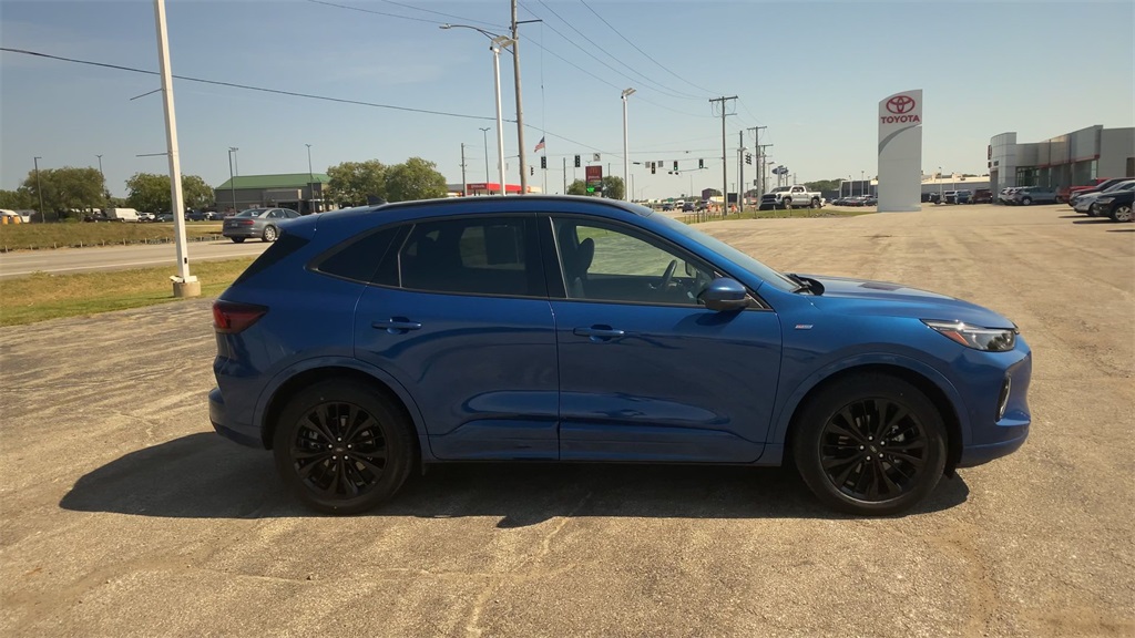 2023 Ford Escape ST-Line Elite photo 9
