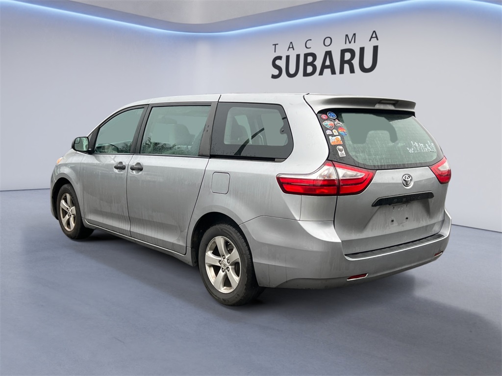 2017 Toyota Sienna L photo 3