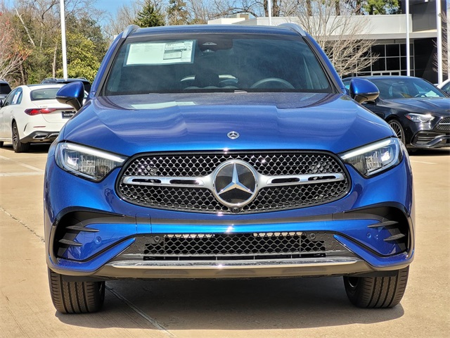 2025 Mercedes Benz GLC 300 photo 2