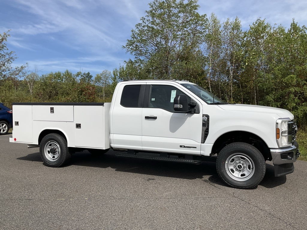 2026 Ford F-350 Super Duty Chassis Cab XL's photo