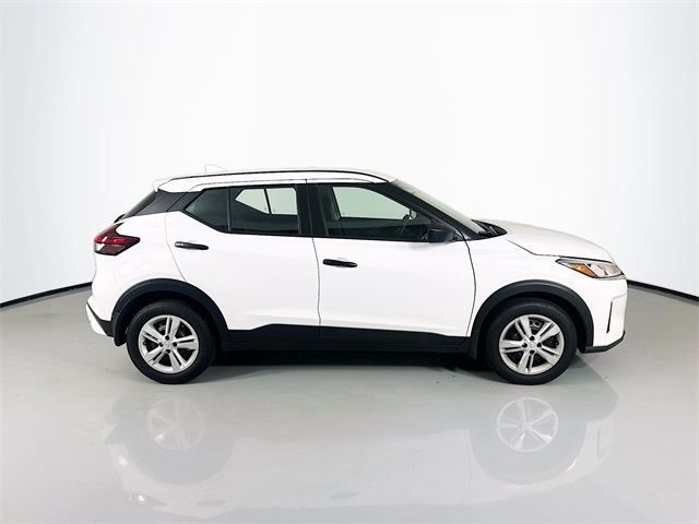 2025 Nissan Kicks Play S photo 8