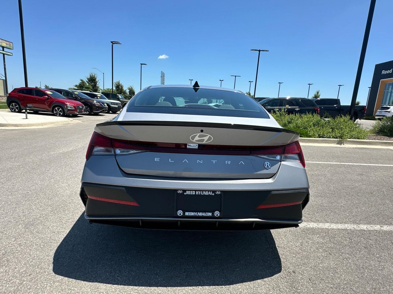 2025 Hyundai Elantra SEL Sport photo 3