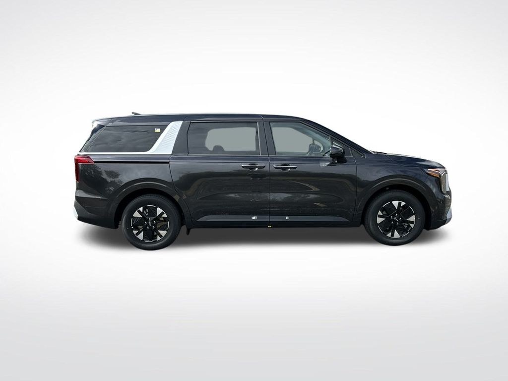 2026 Kia Carnival LXS photo 4