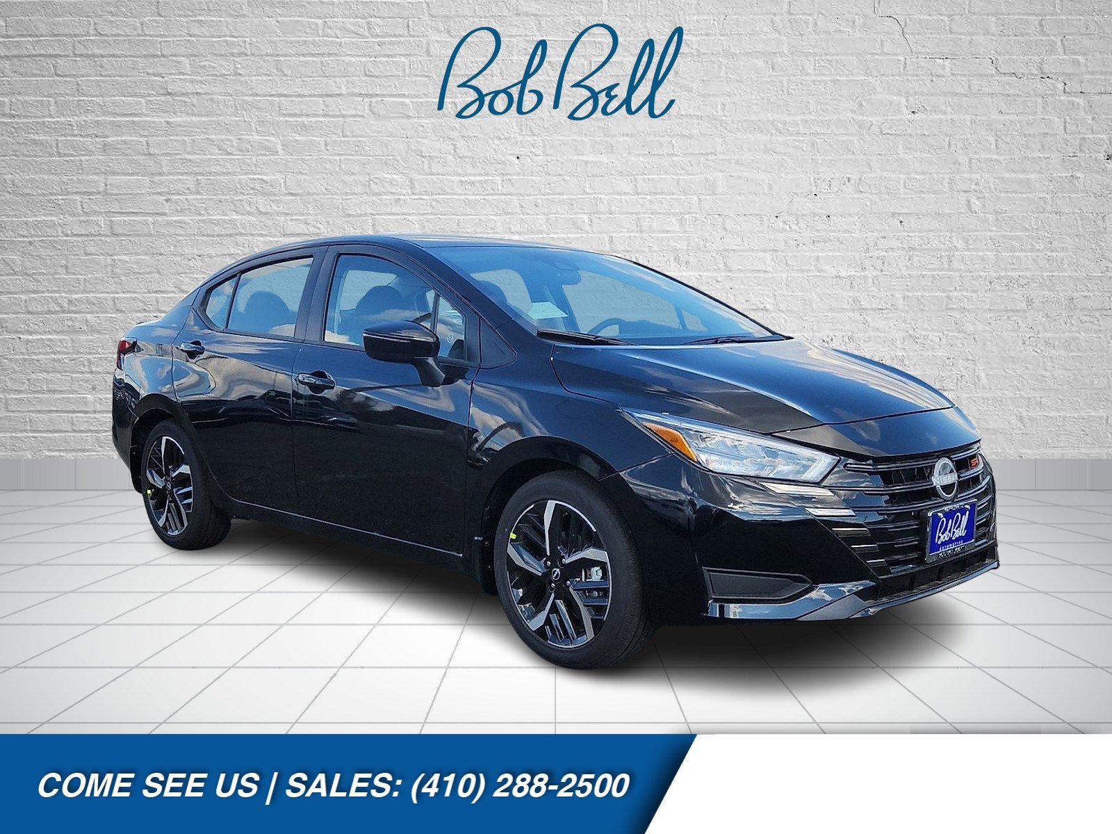 2025 Nissan Versa SR's photo