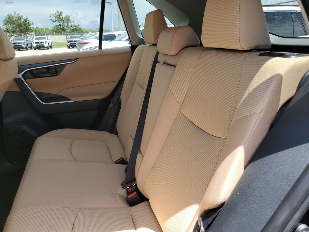 2025 Toyota RAV4 Hybrid LE photo 16