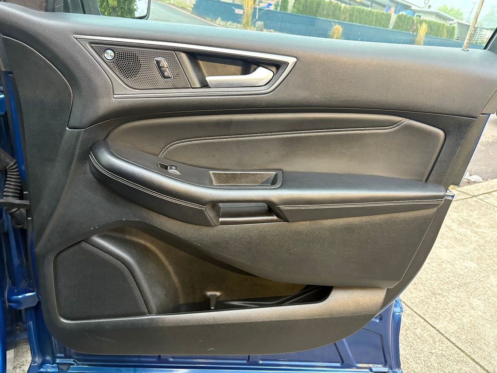2022 Ford Edge Titanium photo 25