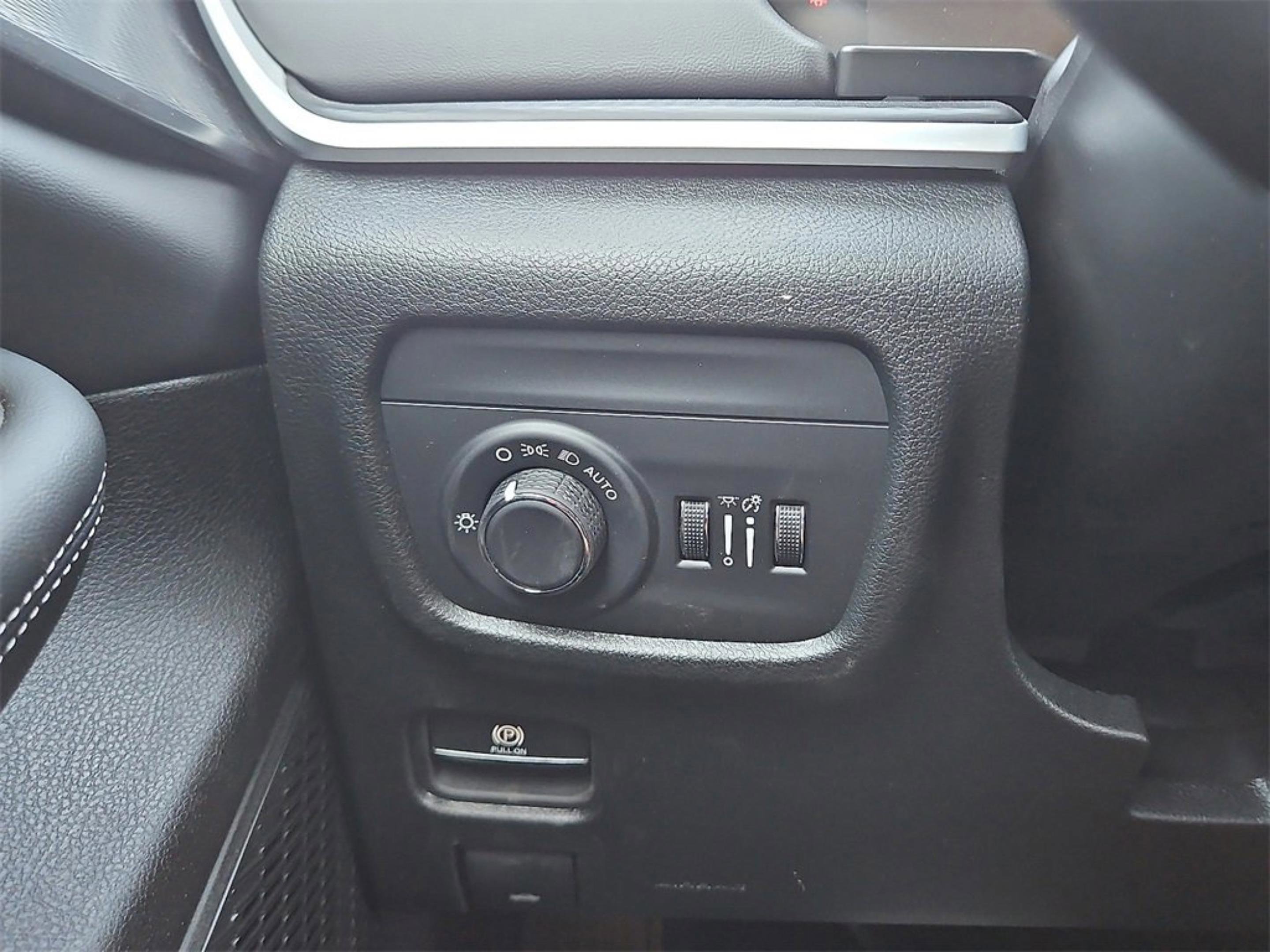 2025 Jeep Grand Cherokee Laredo photo 4