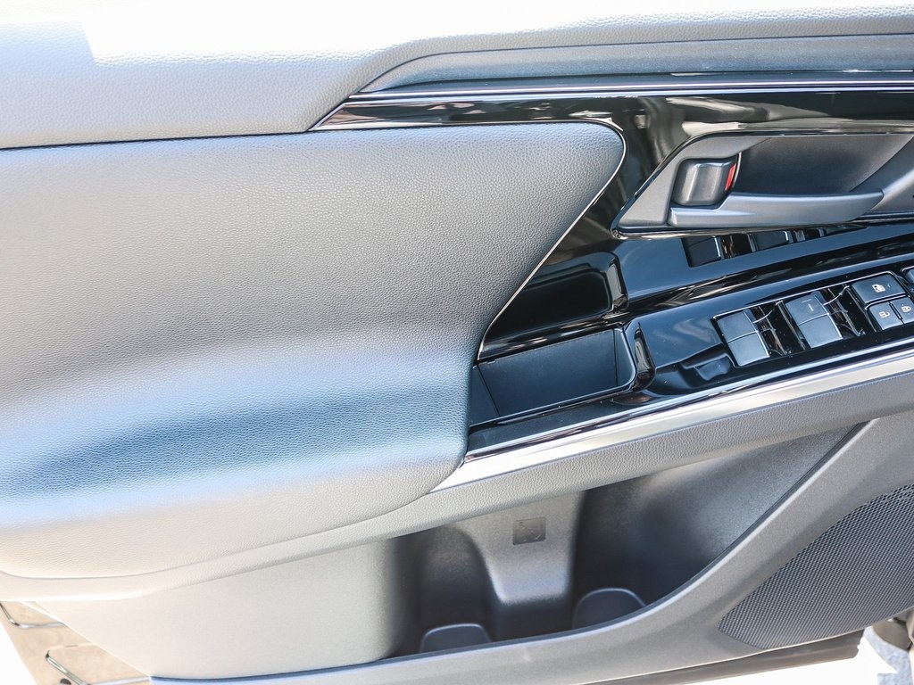 2023 Subaru Solterra Limited photo 19