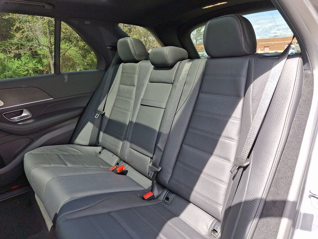 2025 Mercedes Benz GLE 580 4MATIC photo 2