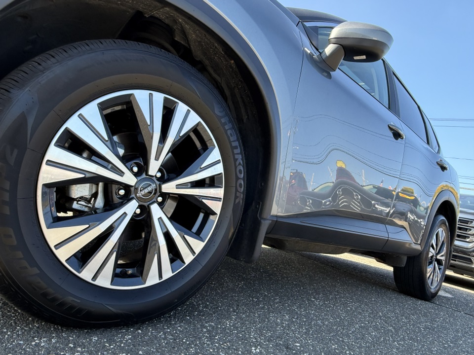 2023 Nissan Rogue SV photo 10