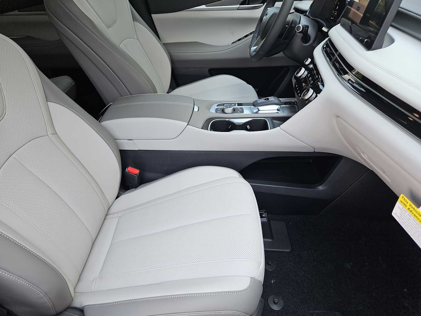 2026 Infiniti QX60 Luxe photo 9