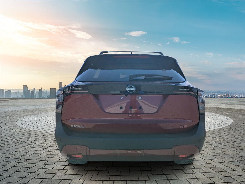 2025 Nissan Kicks SR photo 2