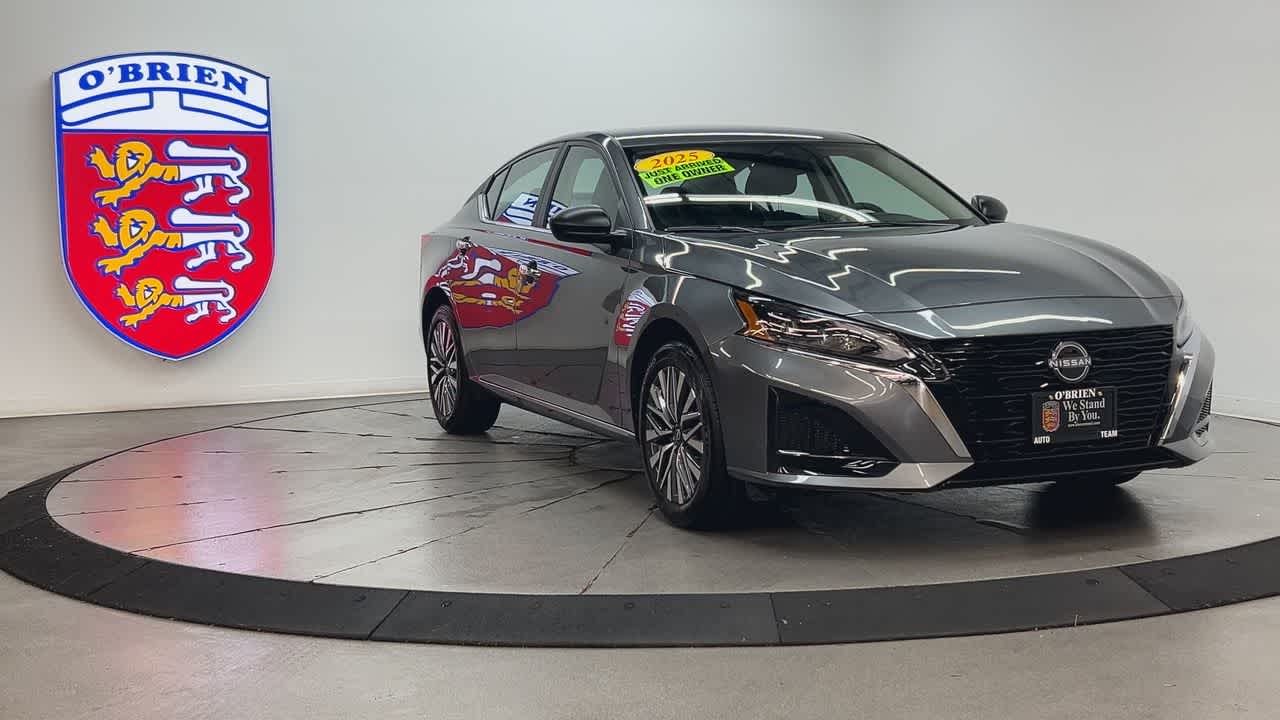 2025 Nissan Altima SV photo 2