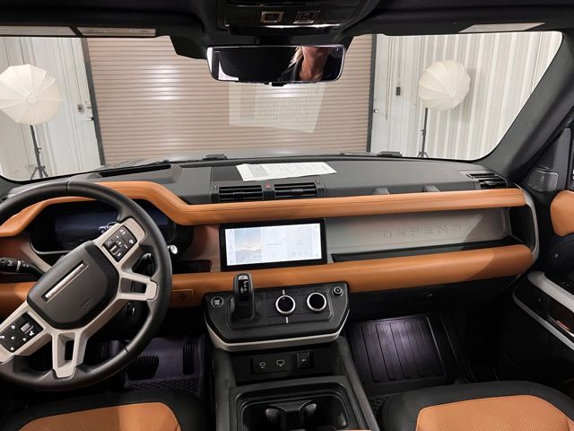 2024 Land Rover Defender 110 X-Dynamic SE photo 10