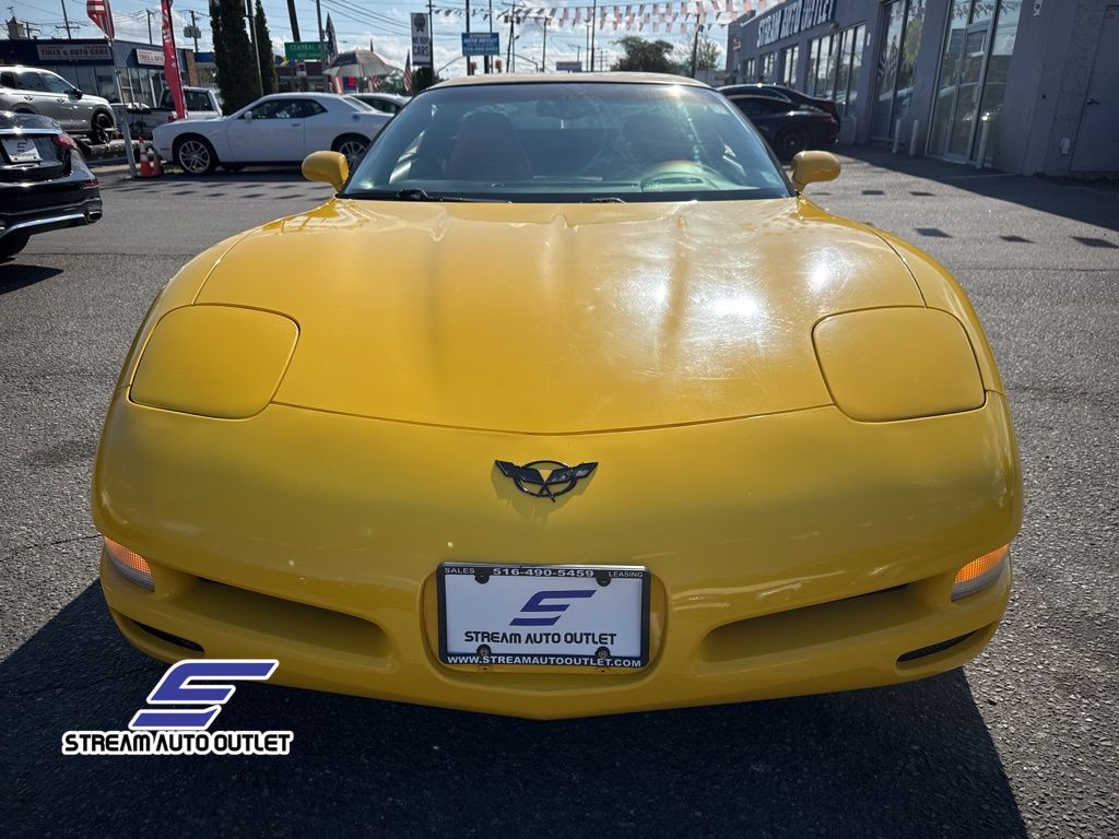 2004 Chevrolet Corvette Base photo 2